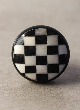 Well Designed Black And White Checkered Resin Bone Door Knob