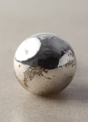 Elegant Round Shaped Silver Metallic Door Knob
