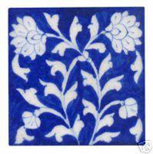 White flowers & leaves on blue tile (4x4-bpt18)