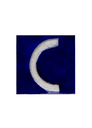 White C alphabet blue tile (2x2)
