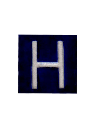 White H alphabet blue tile (2x2)